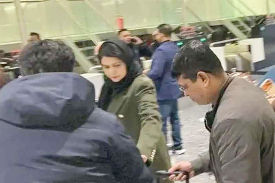 যুক্তরাজ্য থেকে দেশে ফিরছেন জুবাইদা রহমান