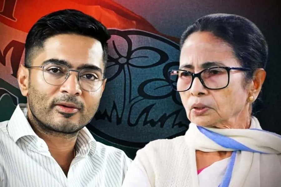 মমতার চেয়ারে অরূপ রায়, বরখাস্ত অভিষেকও