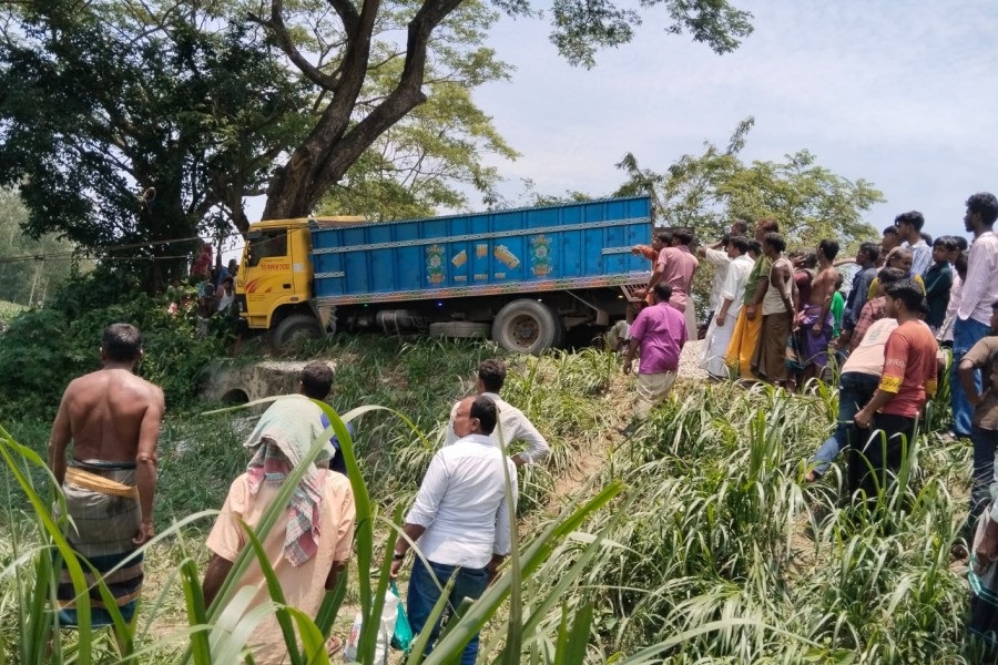 ট্রাক-মোটরসাইকেল সংঘর্ষ, নিহত ৩