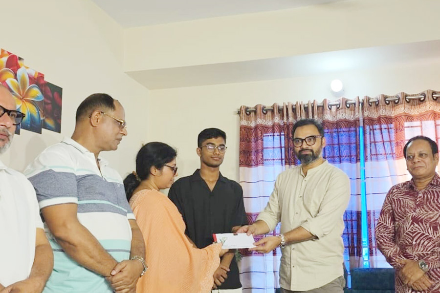 তারেক রহমানের পক্ষ থেকে দাবাড়ু নীরকে আর্থিক সহায়তা