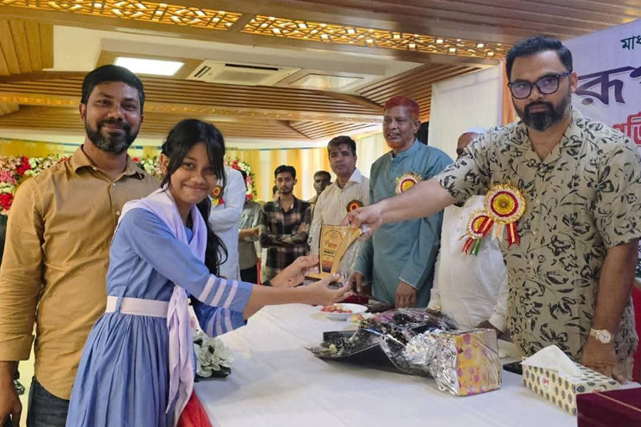 শিক্ষার্থীদের সৃজনশীল বিকাশে খেলাধুলা অপরিহার্য : আমিনুল হক