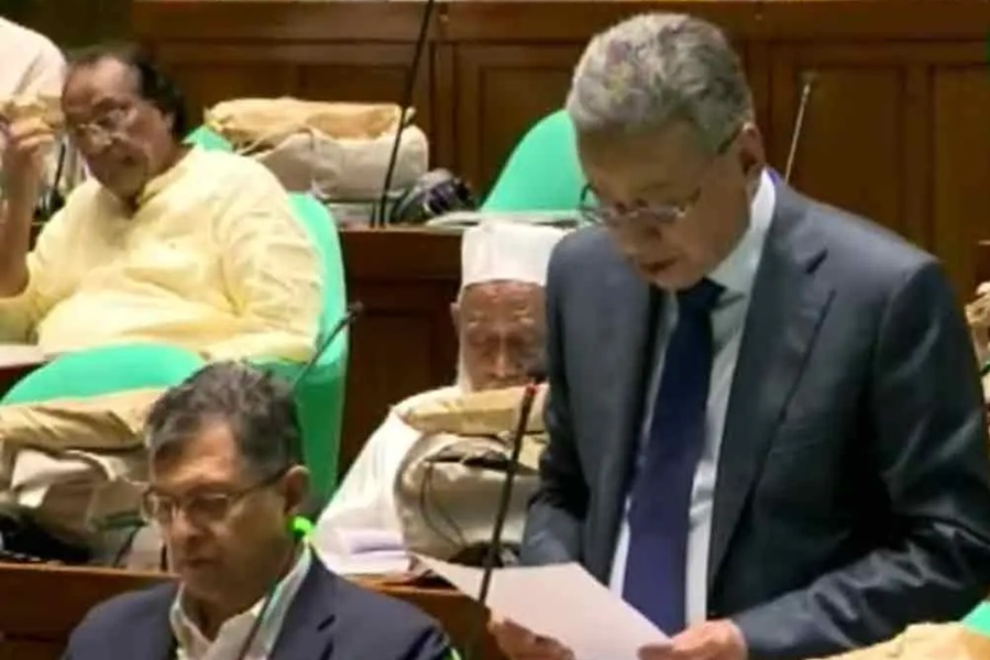 প্রস্তাবিত বাজেট উত্থাপন করছেন অর্থমন্ত্রী