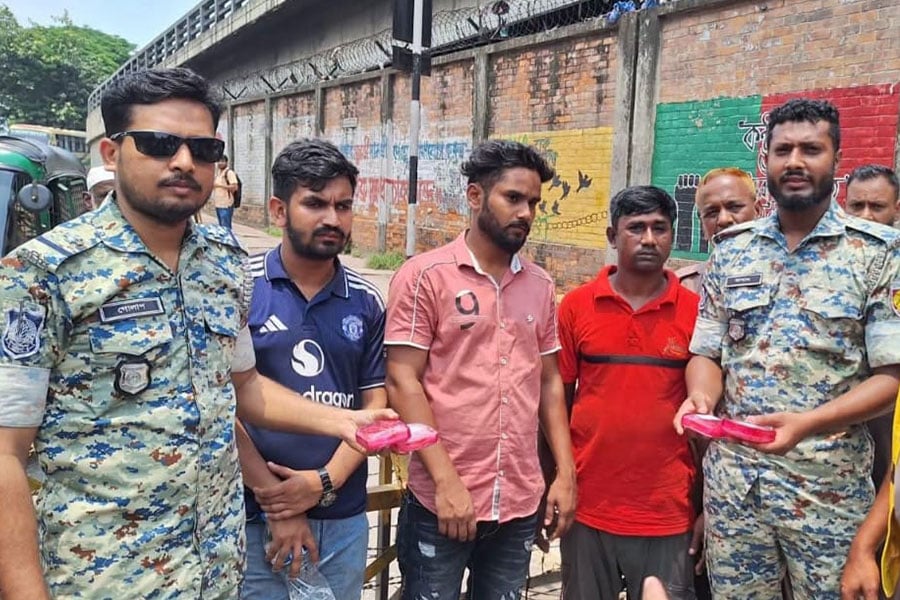রামপুরায় ৪২ ভরি স্বর্ণ উদ্ধার করলো এপিবিএন