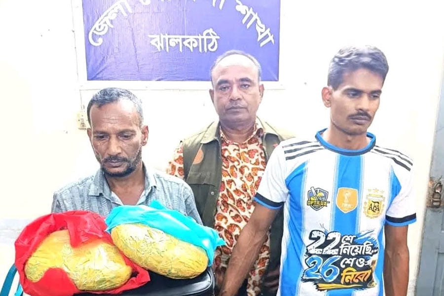 গাঁজাসহ আটক আর্জেন্টিনা সমর্থক