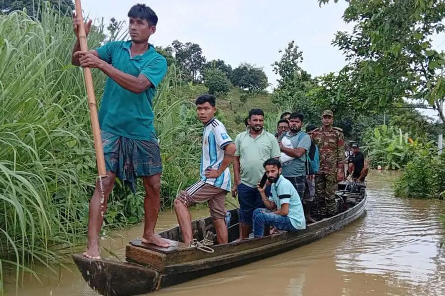 সেনাবাহিনীর সহায়তায় নিরাপদে সাজেক ছাড়লেন ৫৬১ পর্যটক