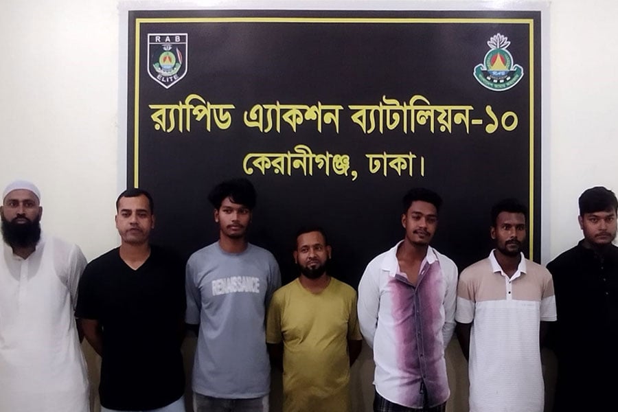 গ্রেপ্তারকৃত ৭ দালাল