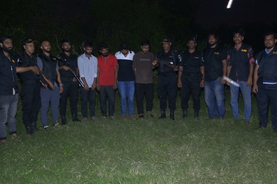 র‍্যাবের শ্বাসরুদ্ধকর অভিযানে প্রবাসী প্রকৌশলী উদ্ধার, আটক ৪