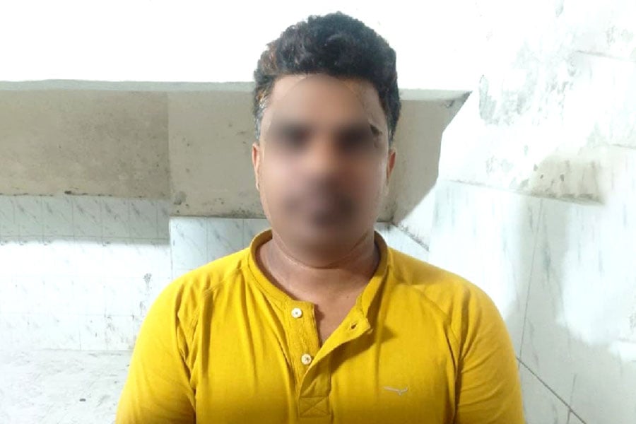 প্রতিমন্ত্রীর আত্মীয় পরিচয়ে ৮ লাখ টাকা আত্মসাৎ, গ্রেপ্তার ১
