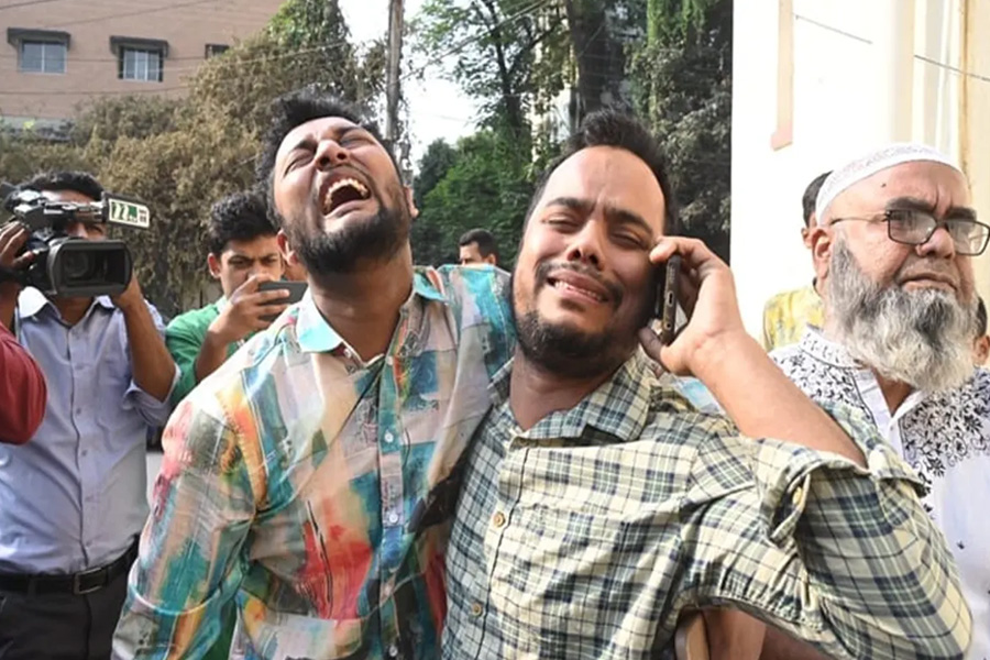 ইট আর মাটিতে চাপা পড়ে নিভল ৬ প্রাণ, আহত ২০৮