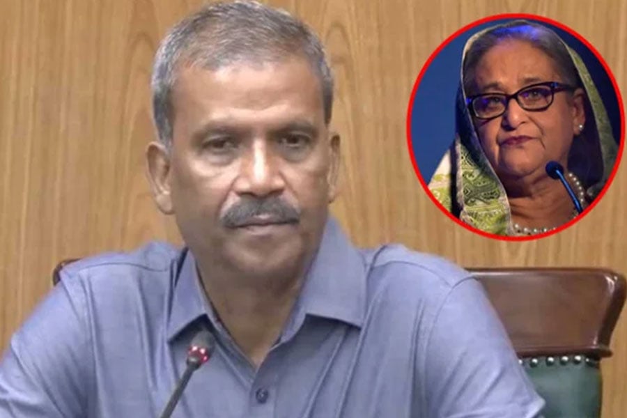 ডিসেম্বর কেন, এখনই ফিরে আসুন: শেখ হাসিনার উদ্দেশে আসিফ নজরুল