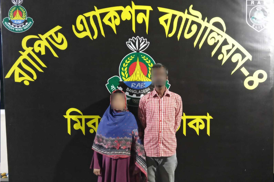ফাঁদ পেতে ব্যবসায়ীকে ব্ল্যাকমেইল, নারীসহ গ্রেফতার ২