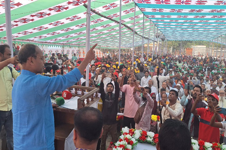 যারা ধর্ম ও মুক্তিযুদ্ধকে হাতিয়ার করে তাদের কাছে দেশ নিরাপদ নয় : সালাম আজাদ