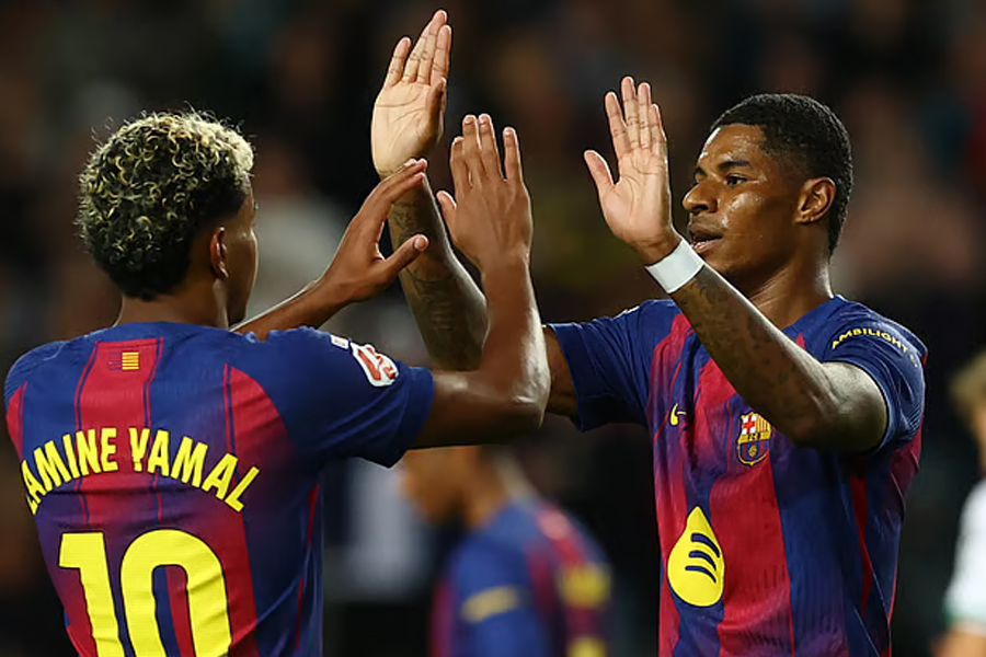 এল ক্লাসিকোর হতাশা কাটিয়ে জয়ে ফিরল বার্সেলোনা