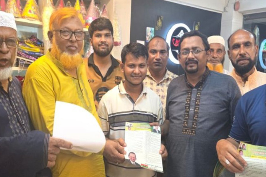 বাঁশখালীতে বিএনপির ৩১ দফার লিফলেট বিতরণে ‘পাপ্পা’