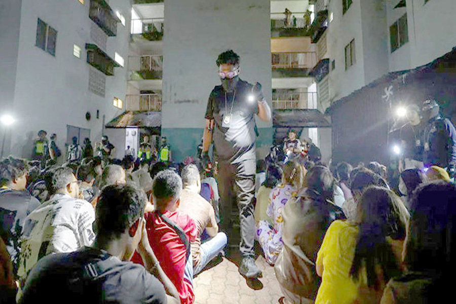 মালয়েশিয়ায় বাংলাদেশিসহ ১৭১ জন আটক