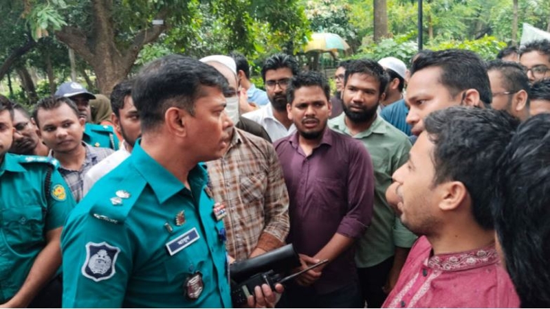 আন্দোলনকারীদের যমুনায় যাওয়ার চেষ্টা, আটকে দিল পুলিশ