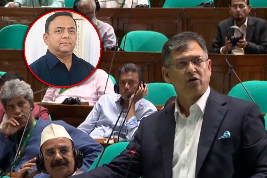 দুবাইয়ে গ্রেপ্তার বেনজীরকে দেশে ফিরিয়ে আনার চেষ্টা চলছে: স্বরাষ্ট্রমন্ত্রী
