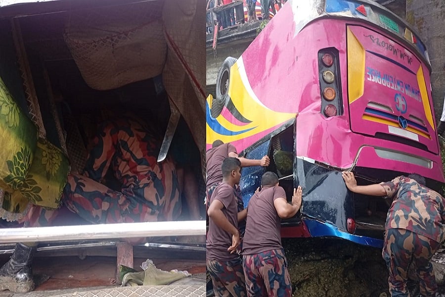 টেকনাফে বাস খালে, বিজিবির তৎপরতায় সব যাত্রী উদ্ধার