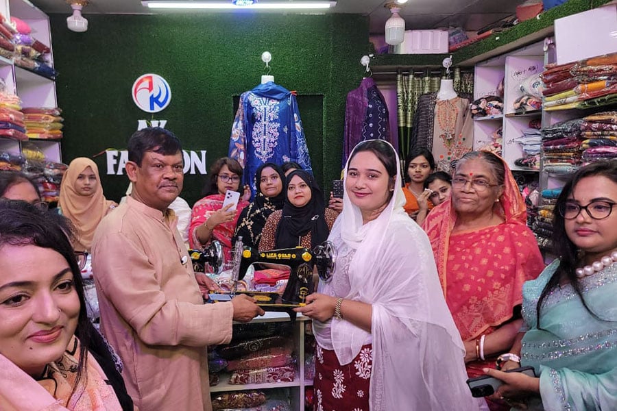 ‘প্রধানমন্ত্রী নারীদের অর্থনৈতিকভাবে স্বাবলম্বী করতে কাজ করছেন’