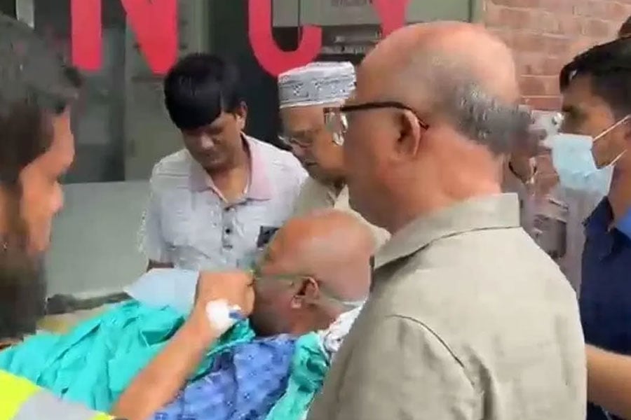 ডা. পাভেলকে ঢাকায় স্থানান্তর
