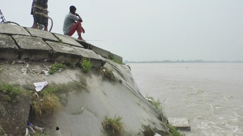 তিস্তা সেতুর সুরক্ষা বাঁধে ধস, ভাঙনঝুঁকিতে তিন গ্রাম