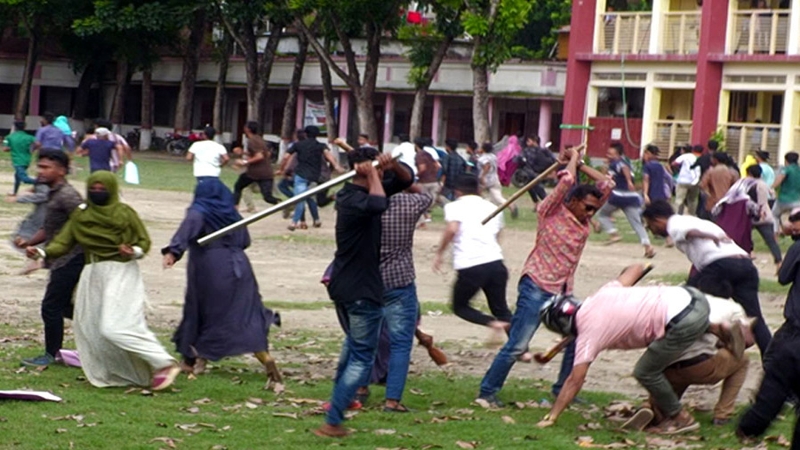 শেবাচিমে শিক্ষার্থীদের ওপর ছাত্রলীগ নেতা-কর্মীর হামলা
