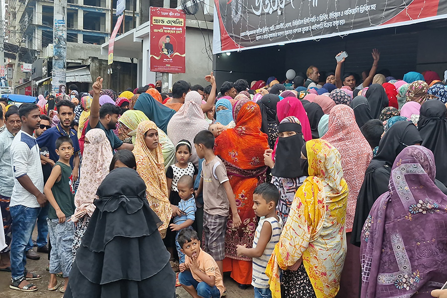 ১ হাজার টাকায় ৪টি থ্রিপিস দেয়ার নামে হাজারো নারীর সাথে প্রতারণা