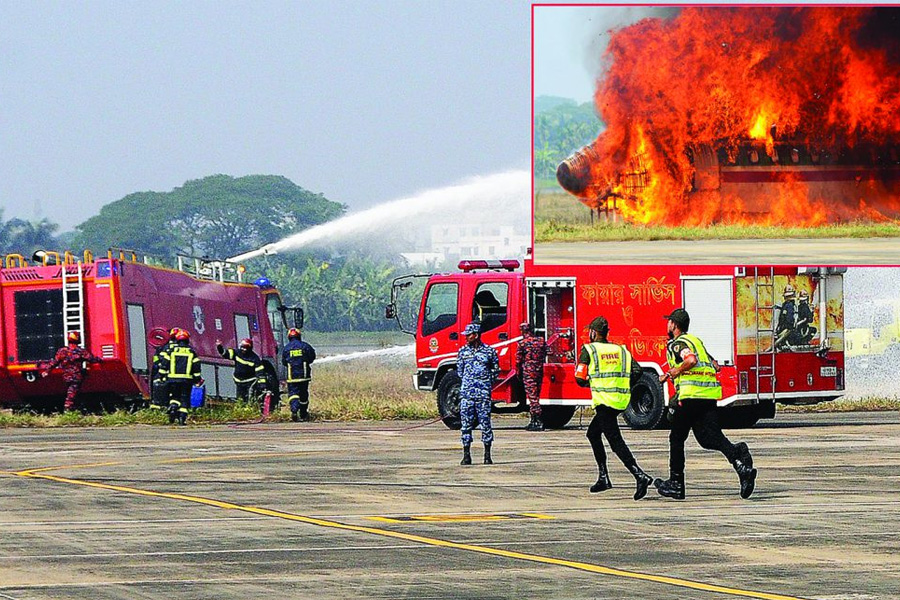 চট্টগ্রাম বিমানবন্দরে অগ্নি নির্বাপণ মহড়া