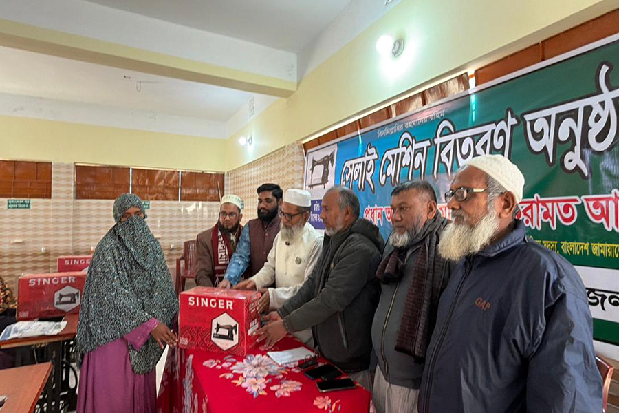 শিবগঞ্জে জামায়াতে সৌজন্যে সেলাই মেশিন বিতরণ