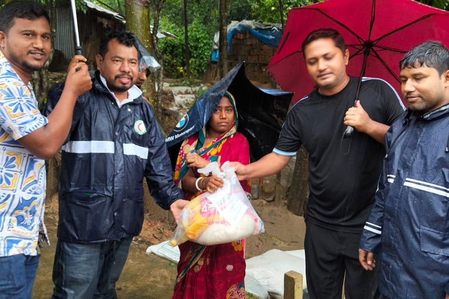 প্রধানমন্ত্রীর নির্দেশনায় লামায় বন্যার্তদের পাশে ছাত্রদল
