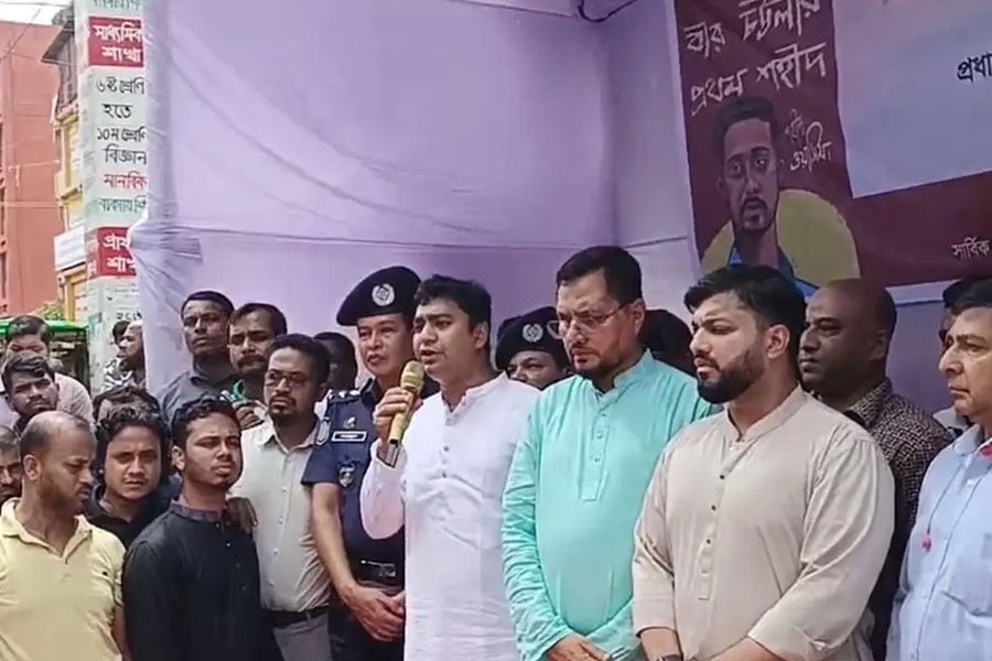 ষোলশহর রেলস্টেশনের প্রবেশমুখে ‘শহীদ ওয়াসিম আকরাম স্মৃতিস্তম্ভ’-এর ভিত্তিপ্রস্তর স্থাপন অনুষ্ঠান