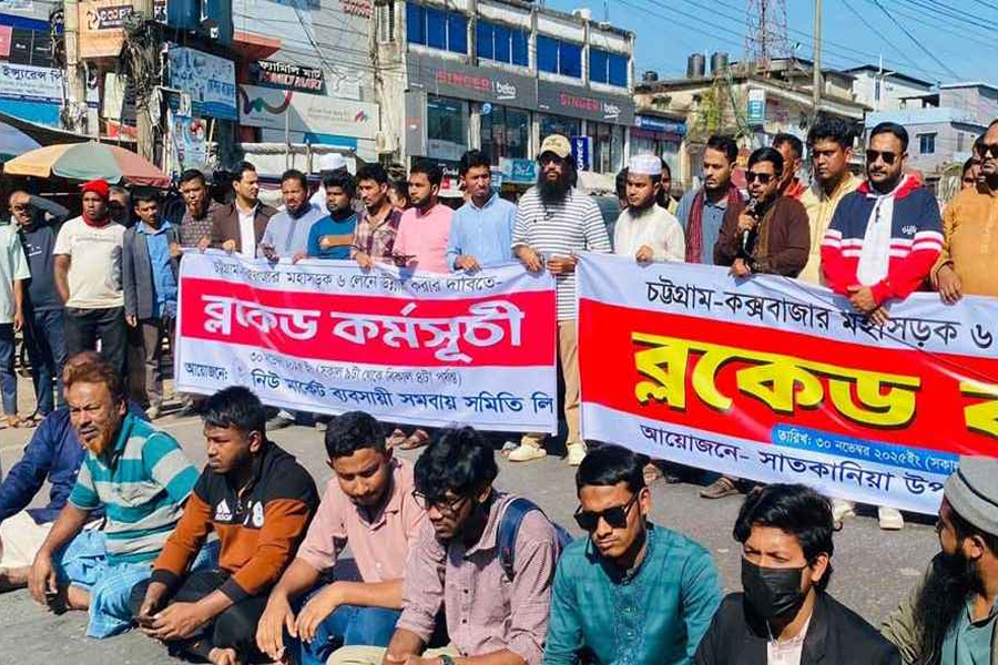 ৬ লেনের দাবিতে  মহাসড়ক অবরোধ, যান চলাচল বন্ধ