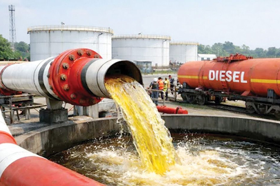 ভারত থেকে ৫ হাজার মেট্রিক টন ডিজেল পাম্পিং শুরু