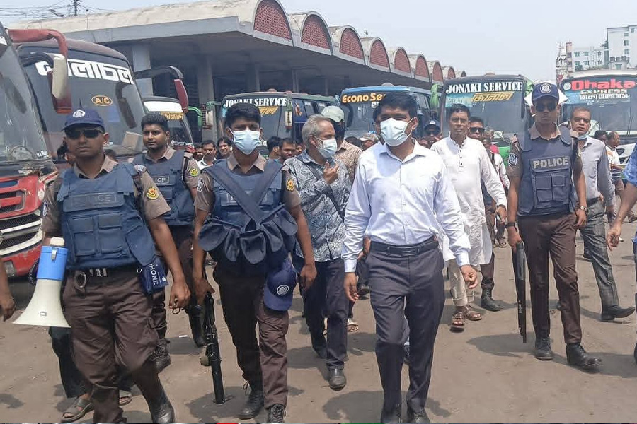 সায়দাবাদে অবৈধ দোকানপাট উচ্ছেদ