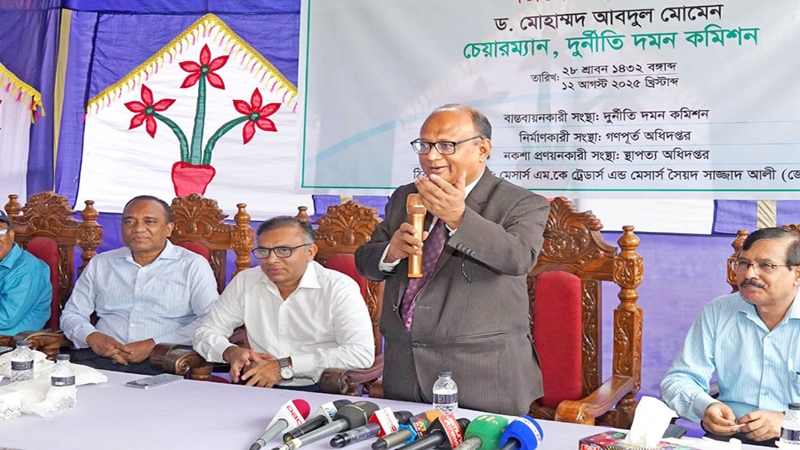 উপদেষ্টারা দুর্নীতির সাথে জড়িত থাকলে ছাড় পাবে না : দুদক চেয়ারম্যান