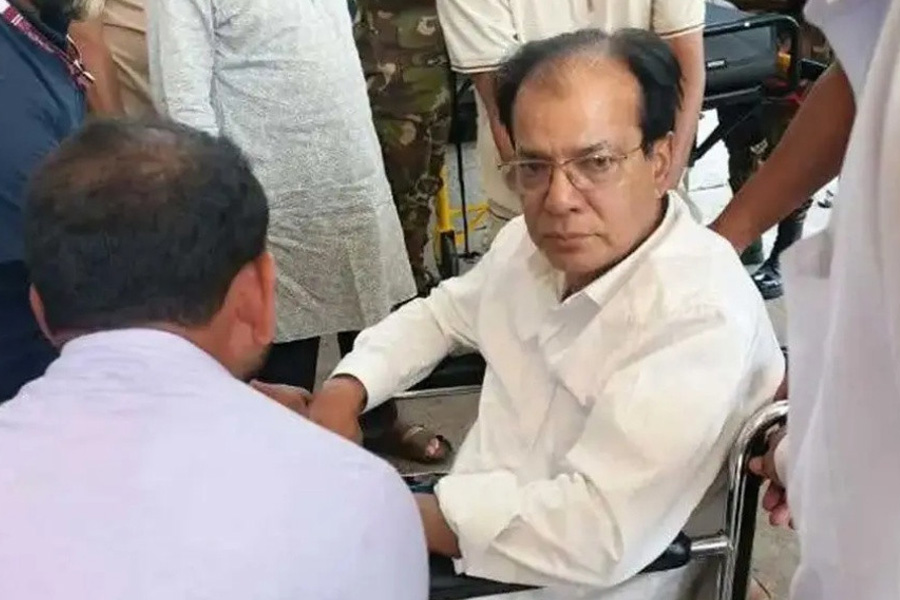 হাসপাতালে অনেকটা সুস্থ আছেন ত্রাণমন্ত্রী