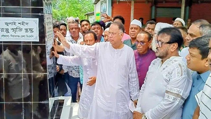 সিরাজগঞ্জে শহীদ রঞ্জু স্মরণে স্মৃতিস্তম্ভ উদ্বোধন করেন- টুকু