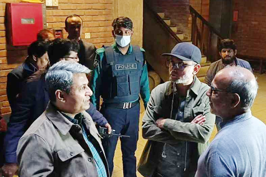 হামলায় ক্ষতিগ্রস্ত ছায়ানট পরিদর্শনে ফারুকী