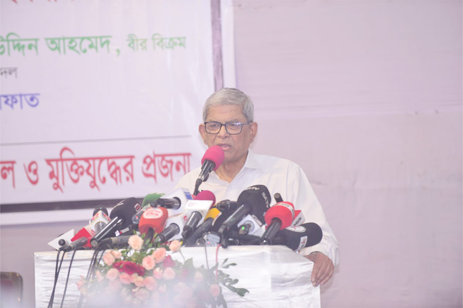 হাসিনাকে ফেরত দিন ও আইনের মুখোমুখি করুন : মির্জা ফখরুল