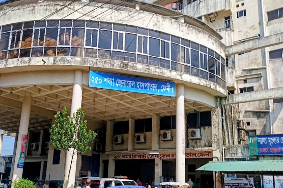 ফেনী জেনারেল হাসপাতালে রোগীর চাপ