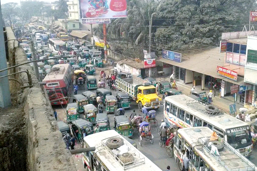 অটোরিকশা ও হকারে স্থবির ফেনী শহর