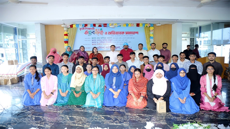 ফেনী পুলিশ লাইন্স স্কুলে কৃতী শিক্ষার্থী সংবর্ধনা