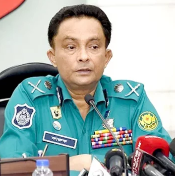 বিমানবন্দরে আটকা সাবেক ডিএমপি কমিশনার গোলাম ফারুক