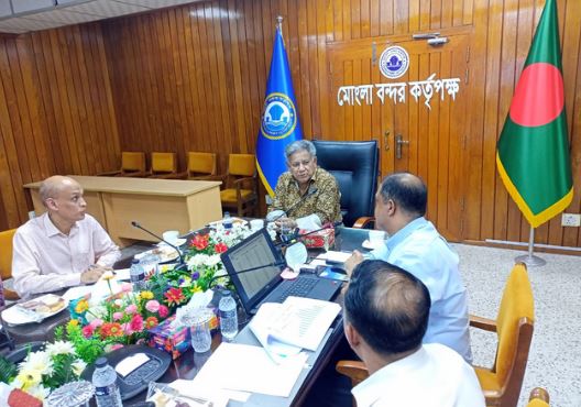 মোংলা বন্দর সফর করলেন নৌপরিবহন উপদেষ্টা