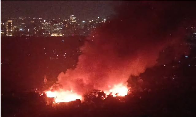 ছড়িয়ে পড়ছে কড়াইল বস্তির আগুন