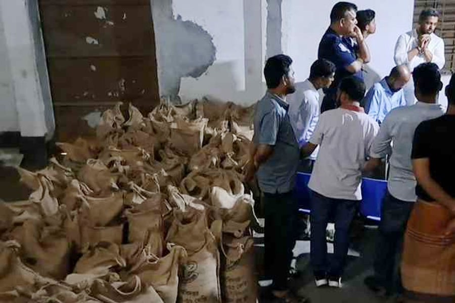 শেরপুরে সরকারি খাদ্যবান্ধব কর্মসূচির ৩৩ টন  চাল জব্দ, গ্রেপ্তার ১