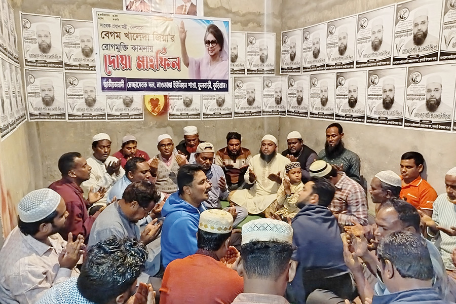 ফুলবাড়ীতে খালেদা জিয়ার রোগমুক্তি কামনায় দোয়া মাহফিল