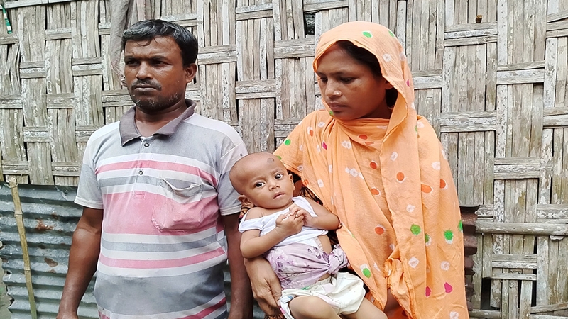 চিকিৎসার টাকার চিন্তাই নির্ঘুম রাত কাটছে বাবা-মায়ের