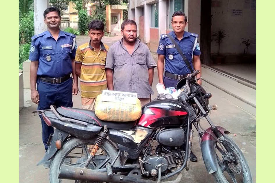 ফুলবাড়ীতে ৫ কেজি গাজাসহ ব্যবসায়ী গ্রেপ্তার