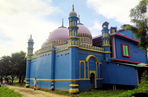 কালের স্বাক্ষী হয়ে দাড়িয়ে আছে ইরানীদের হাতে নির্মিত ভাগনা মসজিদ